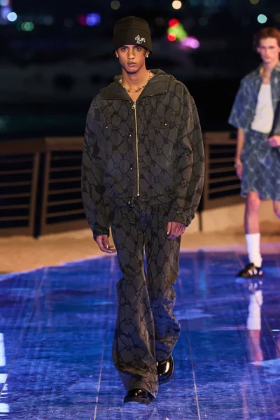 Look 25